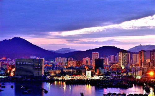 开着红车的小游戏（开着红车的小游戏叫什么）